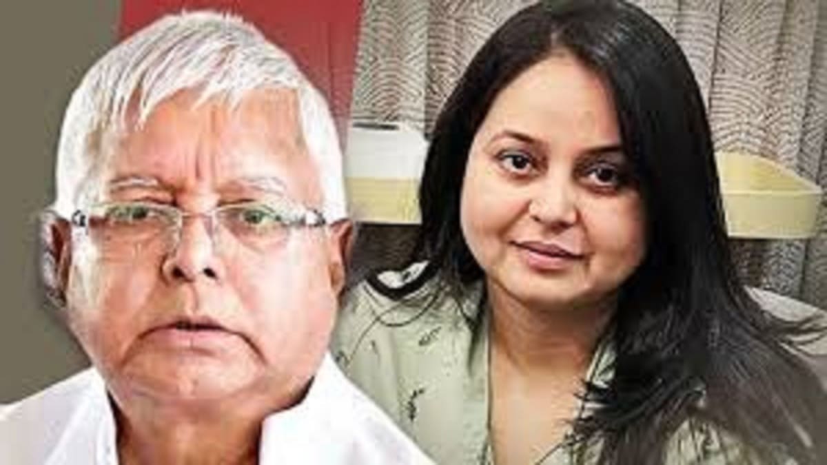 RJD परिवार में सोशल मीडिया संग्राम! रोहिणी आचार्य बनाम संजय यादव पर सियासी घमासान, भाजपा बोली- लालू की बेटी को बदनाम करने की चाल