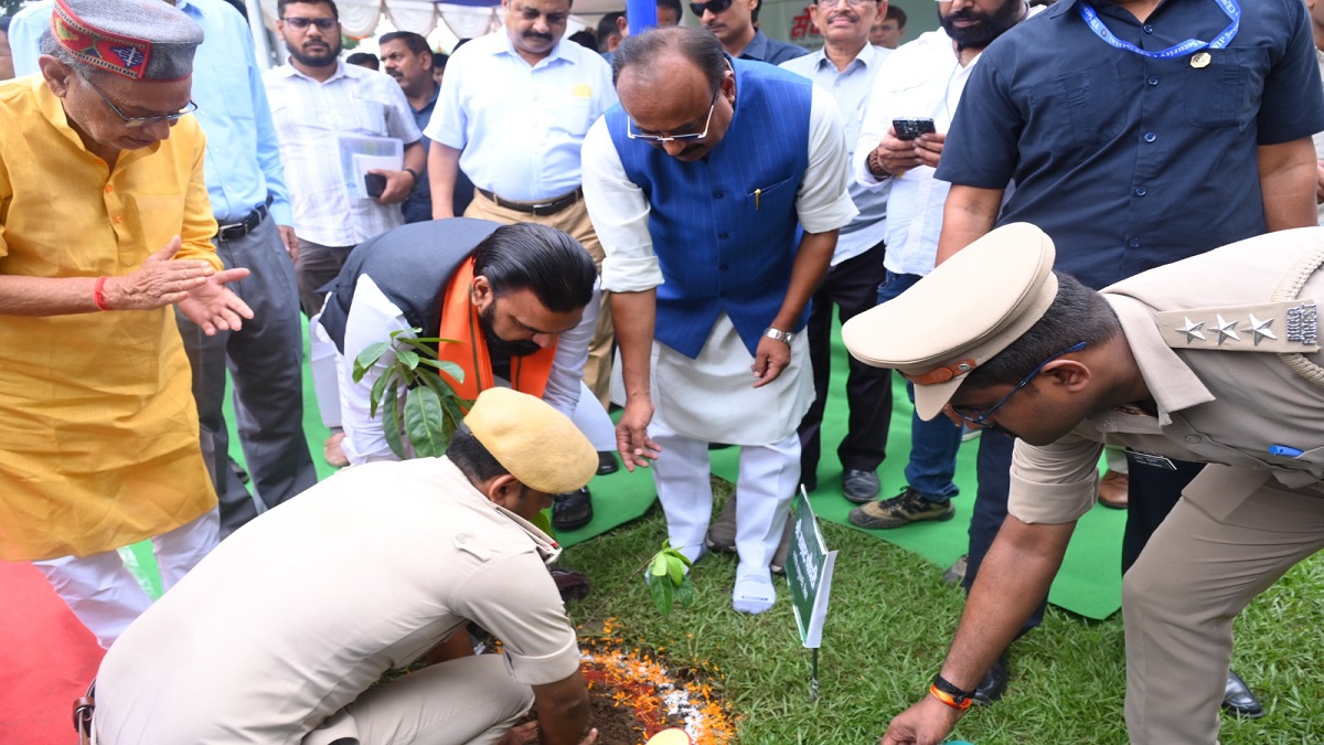 उपमुख्यमंत्री ने किया सेवा पर्व का शुभारंभ, पौधरोपण कर दिया हरियाली का संदेश