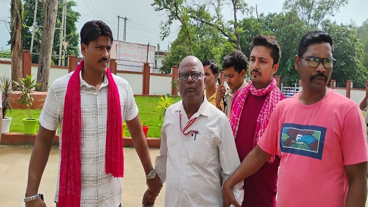 एसडीएम ऑफिस में घूसखोरी का पर्दाफाश, निगरानी विभाग ने लाखों की रिश्वत लेते पकड़ा, जानें पूरा मामला