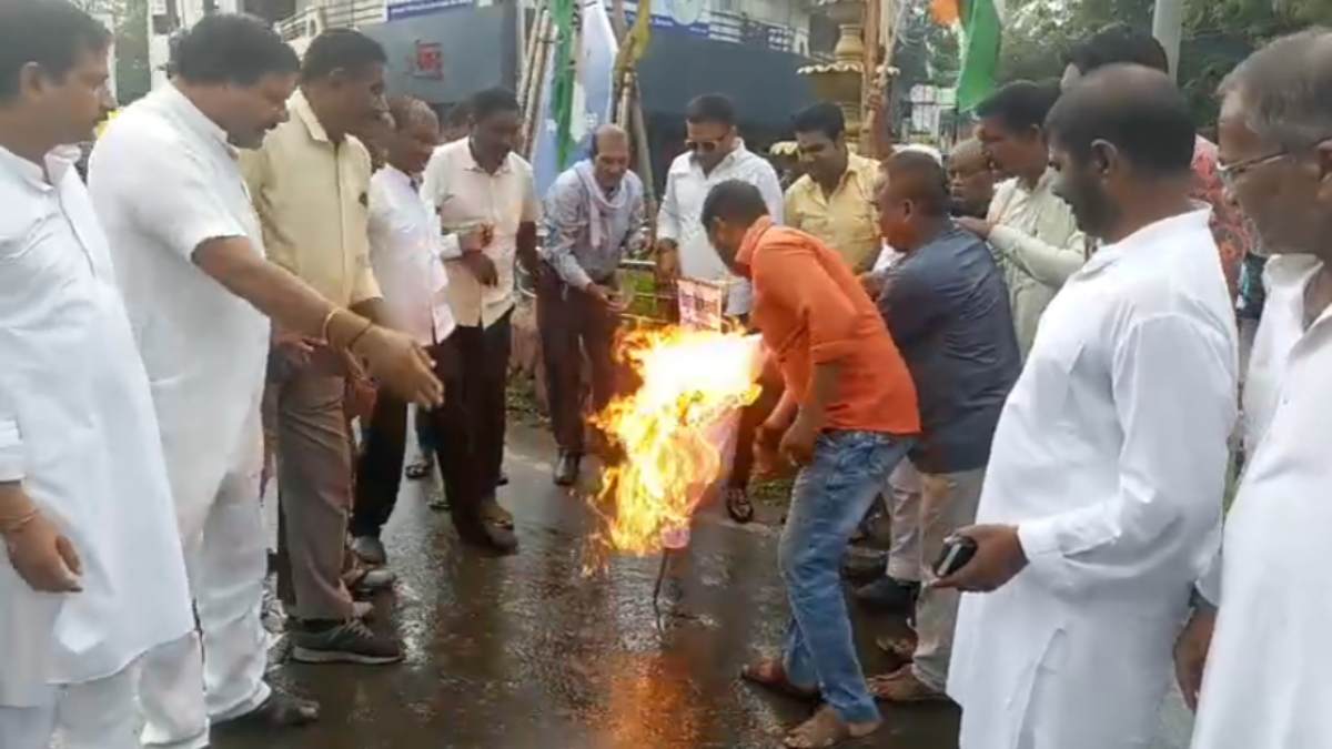 स्मार्ट मीटर का कारनामा, 1 महीने में दो बार भेज दिया बिजली का बिल, कांग्रेस बोली- ईस्ट इंडिया कंपनी की तरह…