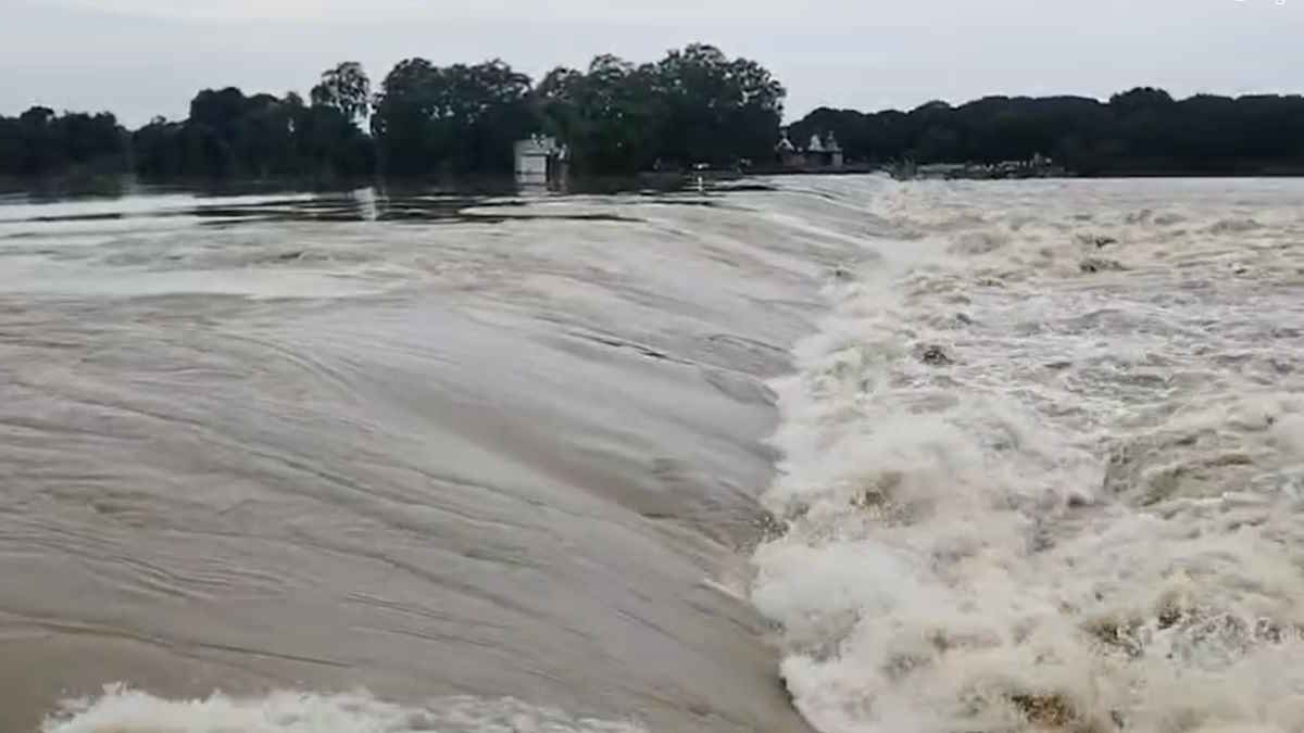 खतरे के निशान से ऊपर बह रहा शिवनाथ, आसपास के गांव में प्रशासन ने कराई मुनादी…