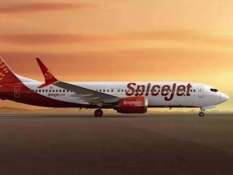 SpiceJet: कांडला से मुंबई आ रही स्पाइसजेट उड़ान का पहिया रनवे पर गिरा, विमान सुरक्षित उतरा