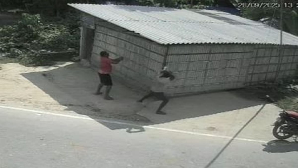 कटिहार में मिठाई की दुकान पर हमला, CCTV में कैद हुई पूरी वारदात, जांच में जुटी पुलिस, जानें पूरा मामला