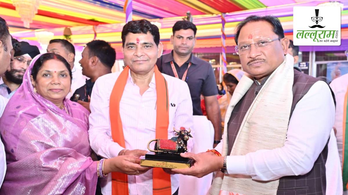 राजस्व मंत्री निवास में मनाया गया तीजा मिलन समारोह: छत्तीसगढ़ी गीत-संगीत और लोकनृत्य से गूंजा वातावरण, CM साय ने कहा- लोकपरंपराएं एवं संस्कृति समाज को जोड़ने का बेहतर माध्यम