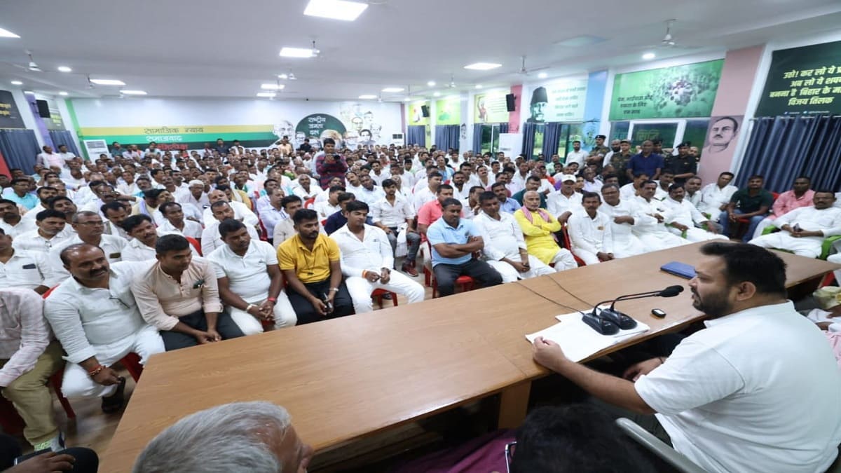 बिहार अधिकार यात्रा के दूसरे दिन बाढ़ समेत इन स्थानों पर पहुंचेंगे तेजस्वी यादव, मोकामा में दिखाएंगे पार्टी के नेता दम