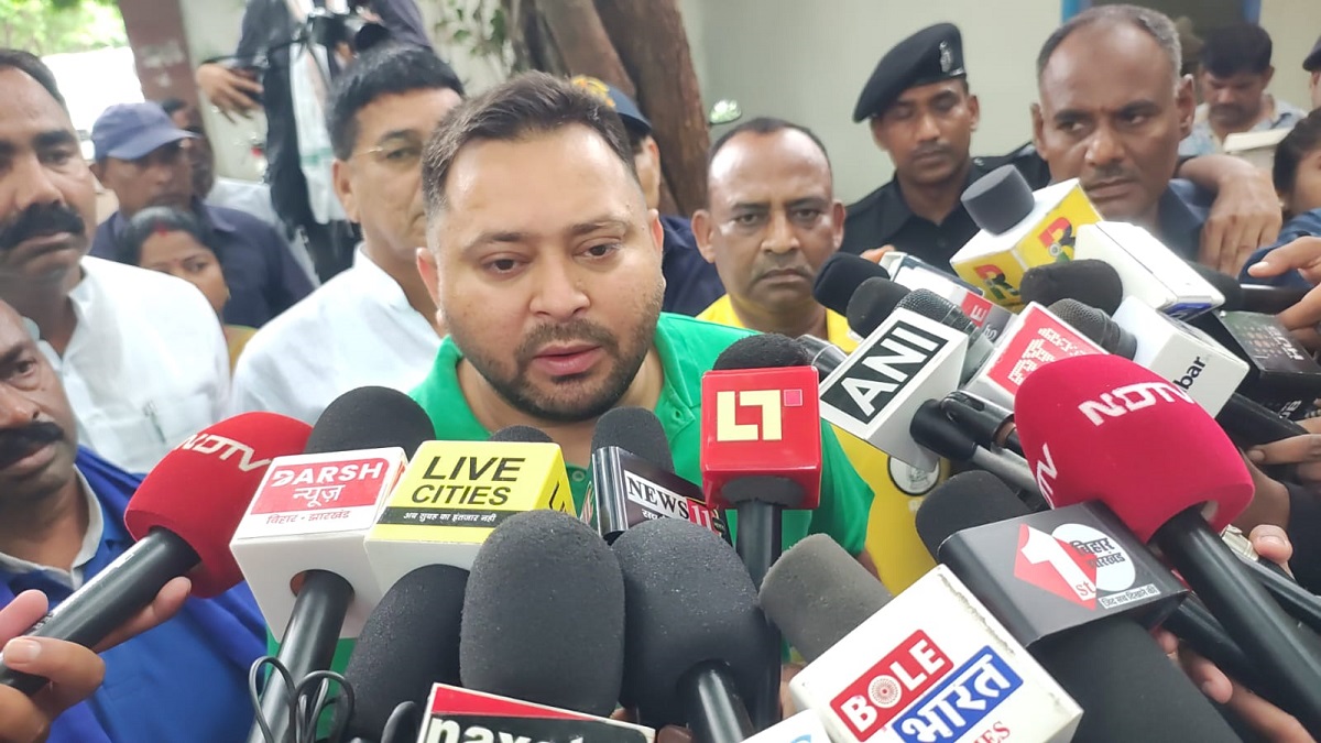तेजस्वी का आरोप, नीतीश की पुलिस कर रही घुसखोरी, अपने घरों में भी सुरक्षित महसूस नहीं कर रहे लोग, रोजगार और निवेश पर राजद का जोर
