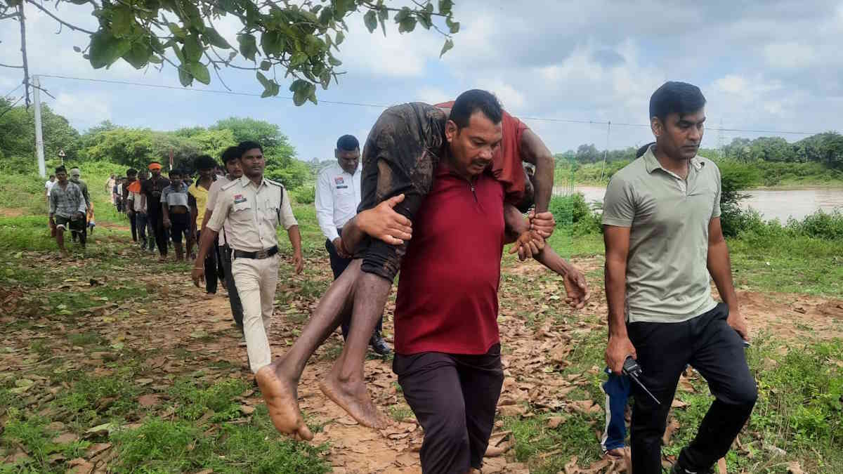 BREAKING : नशे में धुत युवक ने इंद्रावती में लगाई छलांग, एसडीआरएफ के जवानों ने बचाई जान…