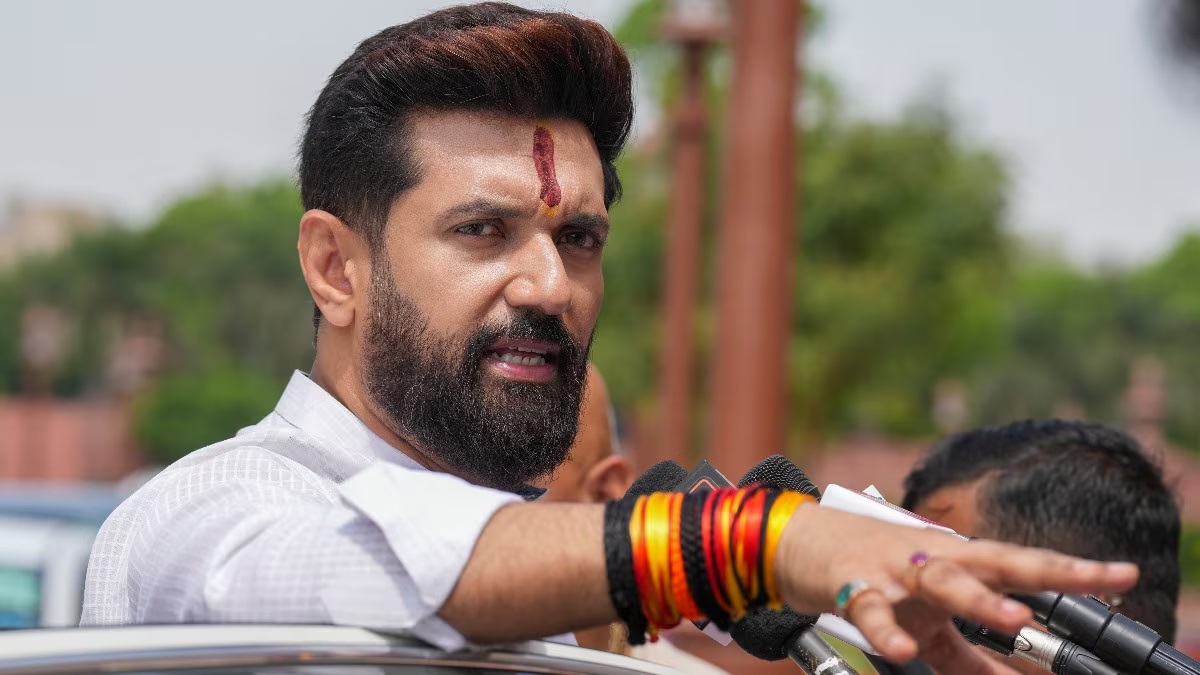 बिहार में सियासी हलचल तेज, चिराग पासवान ने कल पटना में बुलाई आपात बैठक, NDA से अलग होने का कर सकते हैं ऐलान!
