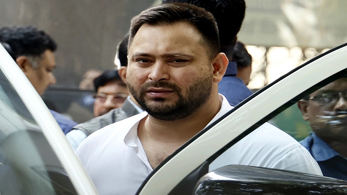 Tejashwi Yadav Nomination: राघोपुर सीट से नामांकन करने पहुंचे तेजस्वी यादव, साथ में पिता लालू- मां राबड़ी और बहन मीसा भारती मौजूद