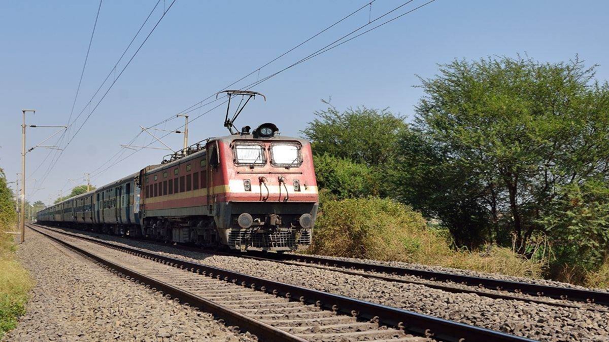 बेगूसराय में भीषण ट्रेन हादसा: मेला देखकर लौट रहे 4 लोगों की ट्रेन से कटकर दर्दनाक मौत, एक ही परिवार के 3 सदस्य शामिल