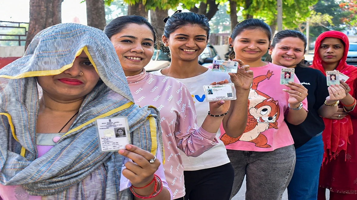 Bihar Elections 2025: बिहार में SIR के बाद महिला वोटरों की संख्या में आई भारी कमी, 22.74 लाख महिलाओं का नाम कटा