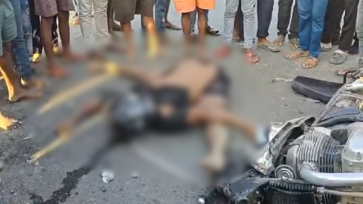 मोतिहारी में तेज रफ्तार बाइक सवार ने खड़े ट्रक में मारी जोरदार टक्कर, युवक की मौके पर दर्दनाक मौत