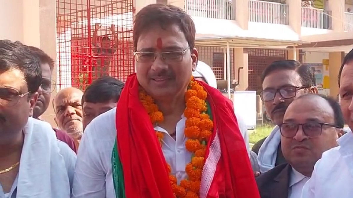 शाहपुर से महागठबंधन प्रत्याशी राहुल तिवारी ने किया नामांकन, जनता का दिखा अपार समर्थन, जिंदाबाद के नारों से गूंज उठा परिसर