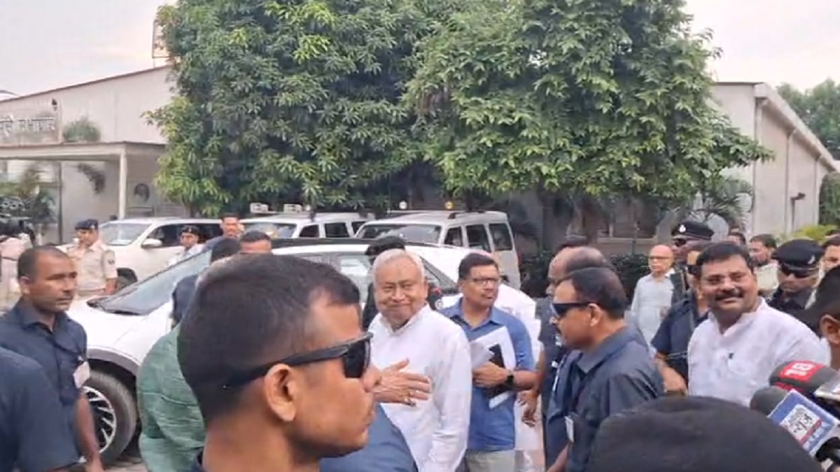 अचानक जदयू कार्यालय पहुंचे CM नीतीश, मुस्लिम नेताओं के साथ बैठक में हुए शामिल, अल्पसंख्यक वोट बैंक को एकजुट करने पर नजर
