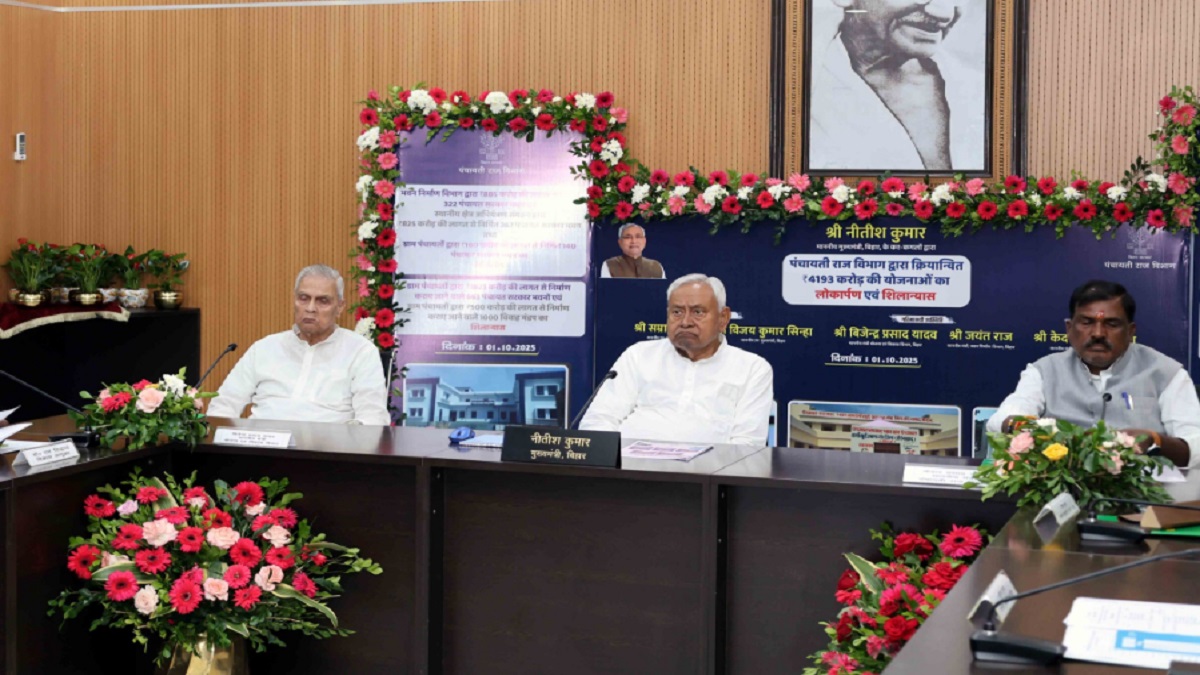 भोजपुर: CM नीतीश ने 4233 करोड़ की योजनाओं का किया उद्घाटन और शिलान्यास, जिले के प्रभावित किसानों के खाते ट्रांसफर किए 14.18 करोड़ रुपए