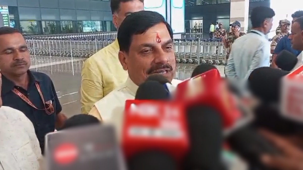 Bihar Elections 2025: पटना पहुंचे MP के सीएम डॉ. मोहन यादव, कहा- प्रधानमंत्री के आशीर्वाद से बिहार में बना विकास का कीर्तिमान
