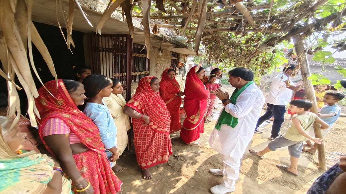 बड़हरा में सियासी हलचल के बीच राजद को बड़ी राहत, रघुपति यादव की घर वापसी से बदला चुनावी समीकरण