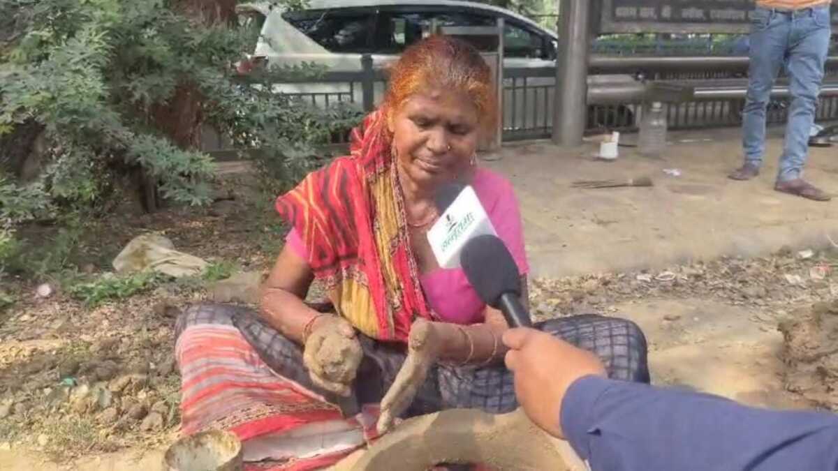 छठ महापर्व में गंगा-जमुनी तहजीब की मिसाल, मुस्लिम महिलाएं बना रही हैं मिट्टी के चूल्हे, जानें क्या है इस बार खास