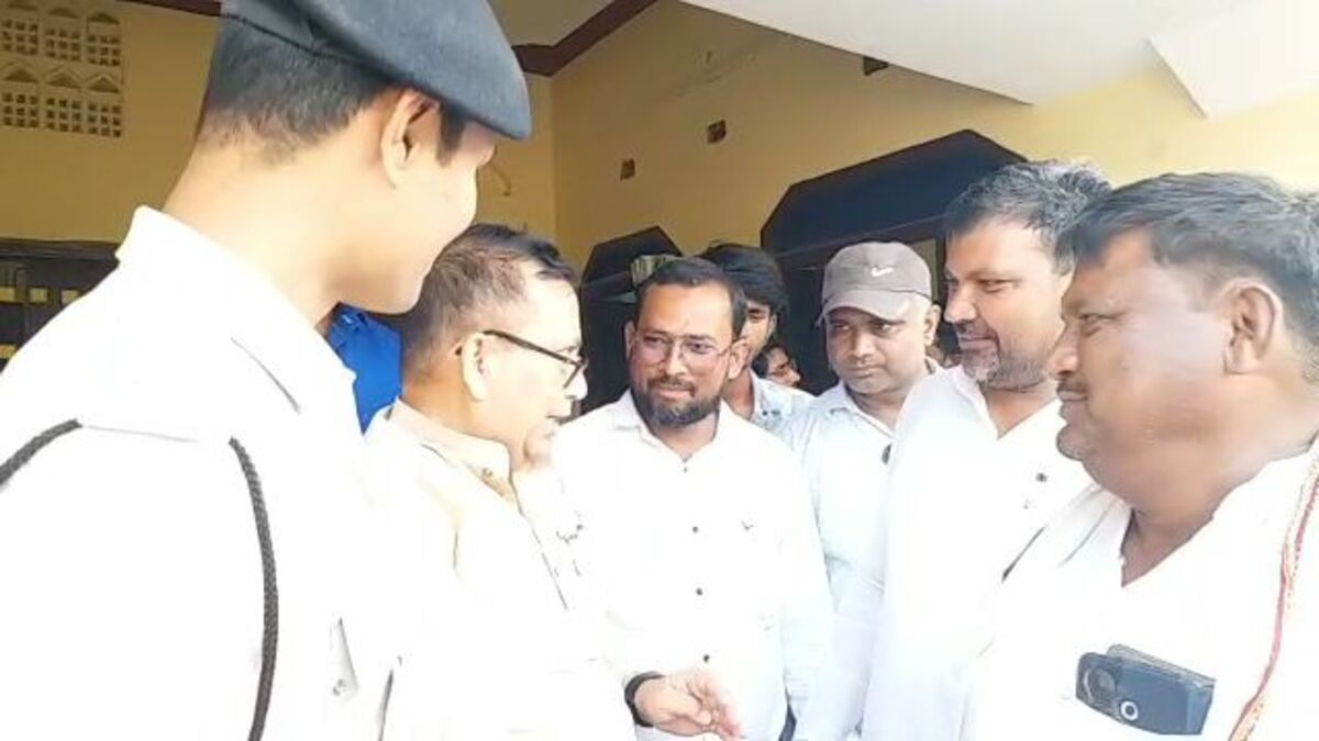 दरभंगा में सलीम परवेज ने अल्पसंख्यक समाज से नीतीश कुमार को वोट देने की अपील, मदरसा शिक्षकों को भी समर्थन का भरोसा