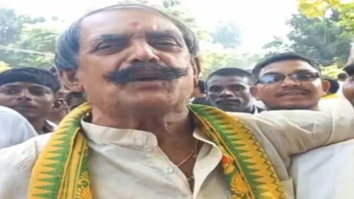 मोकामा हत्याकांड पर गरमाई सियासत, तेजस्वी यादव ने चुनाव आयोग से पूछा सवाल, मांझी बोले राजद करवा रही है हिंसा