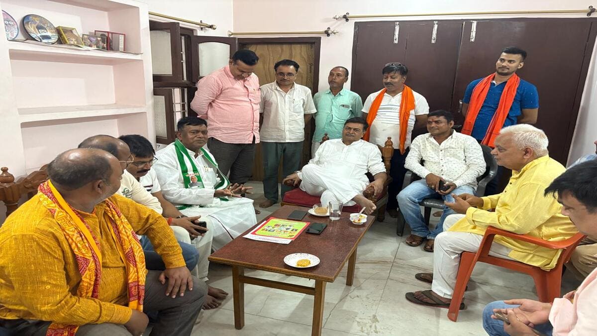 संदेश विधानसभा में हलचल: जदयू प्रत्याशी राधाचरण साह की पूर्व केंद्रीय मंत्री आरके सिंह से मुलाकात बनी चर्चा का विषय