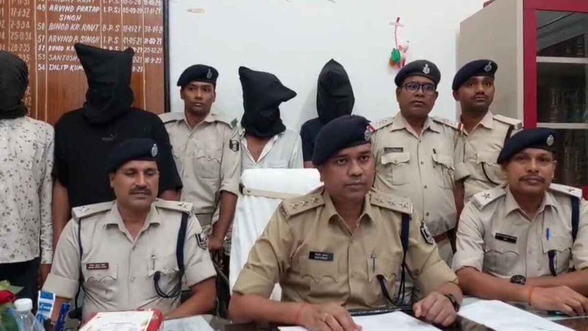 खाने का पैसा मांगने पर वेटर को मारी गोली, पांच आरोपियों को पुलिस ने किया गिरफ्तार, अब खुलेगा राज