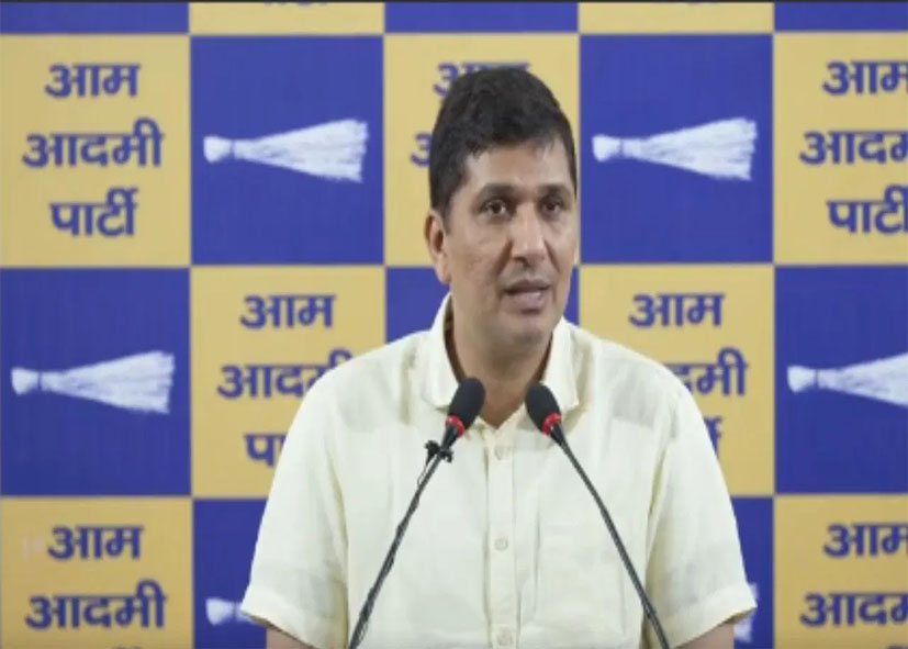 ओखला सीवेज लैब का वीडियो शेयर कर AAP का BJP पर निशाना, सौरभ भारद्वाज बोले- लैब में घूम रहे कुत्ते, इंचार्ज मोबाइल में व्यस्त