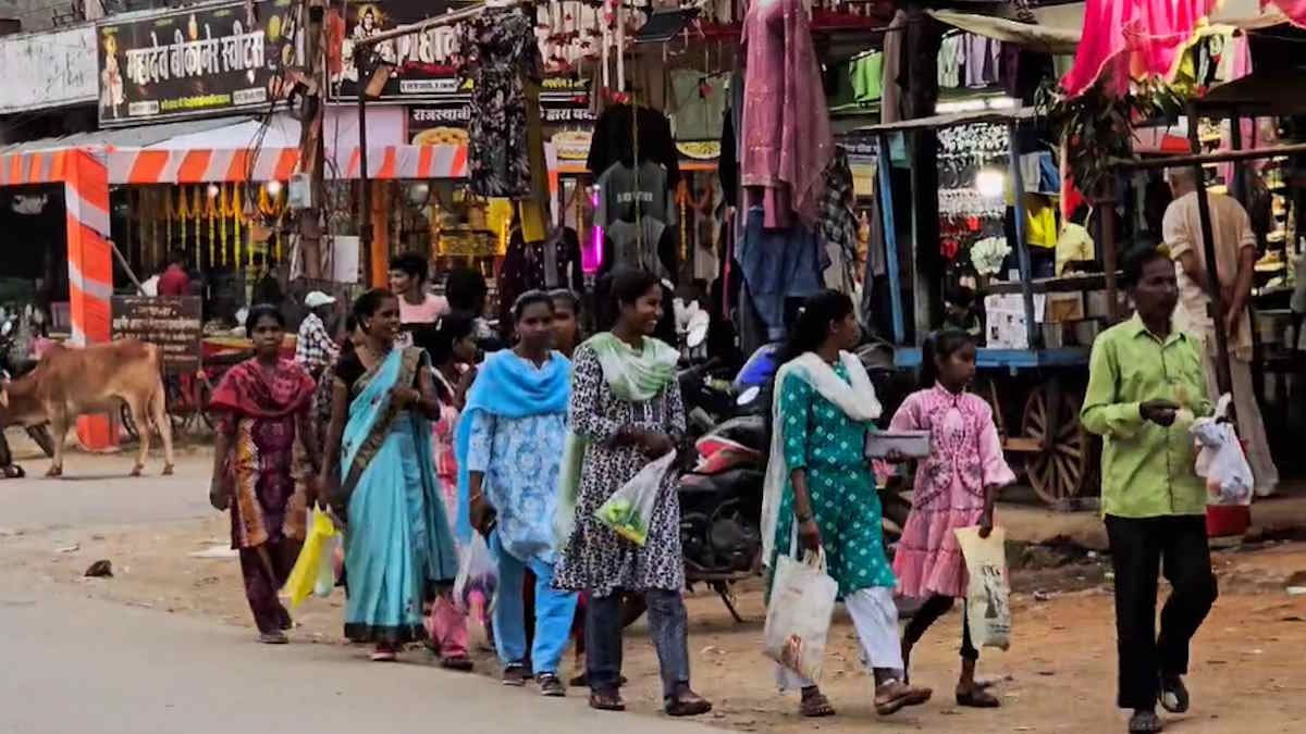 हिंसा का अंधकार छोड़ मुख्यधारा की रोशनी में साथियों के साथ जानसी और जुनकी ने पहली बार मनाई दीपावली, देखिए वीडियो…