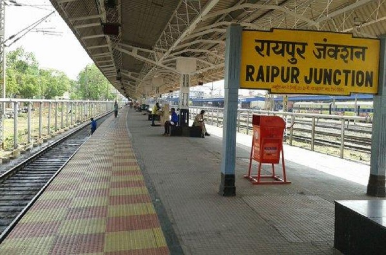 रायपुर रेल मंडल की ये कैसी व्यवस्था ? डिस्प्ले हुआ खराब आज से प्लेटफार्म नंबर 7 में आई साउथ बिहार एक्सप्रेस
