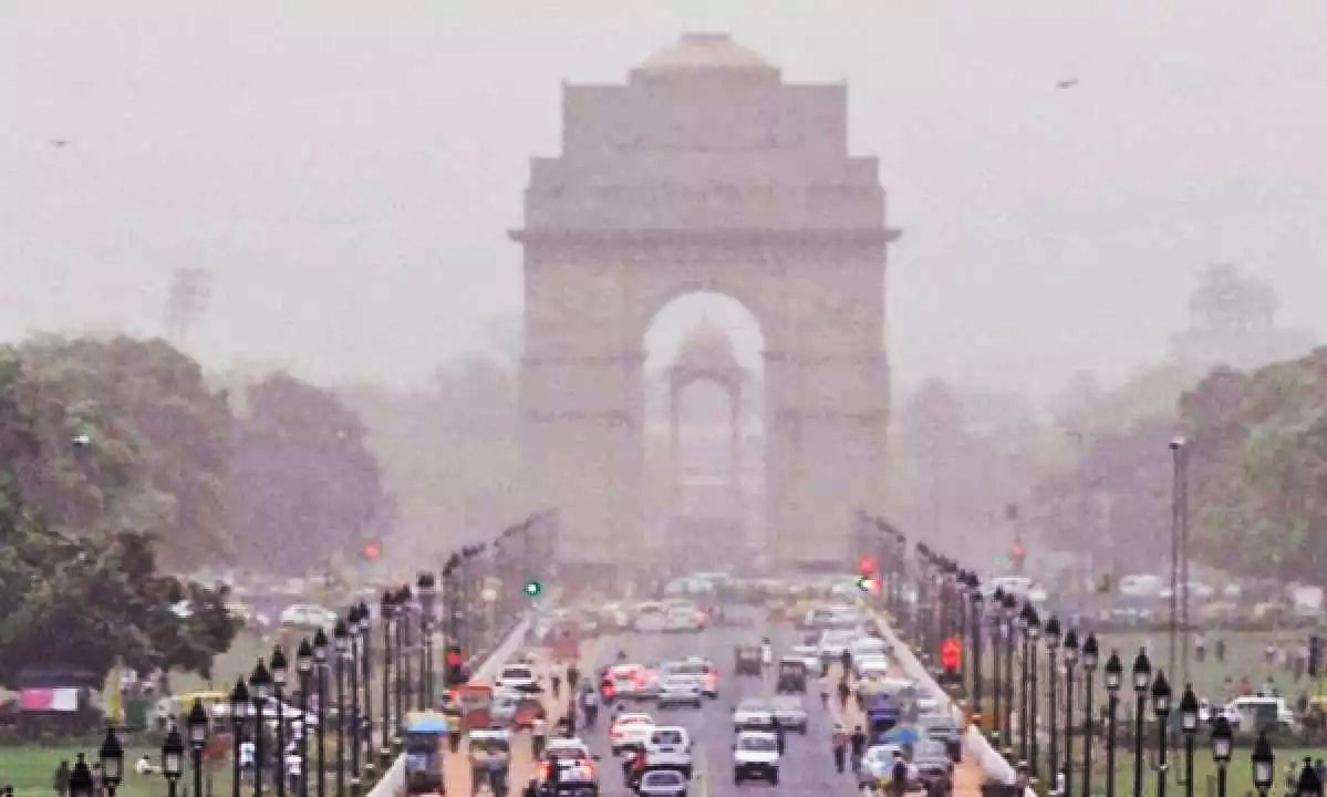 दिवाली से पहले खराब हुई दिल्ली की हवा, लागू किया गया GRAP-2, इन चीजों पर रहेगी पाबंदी