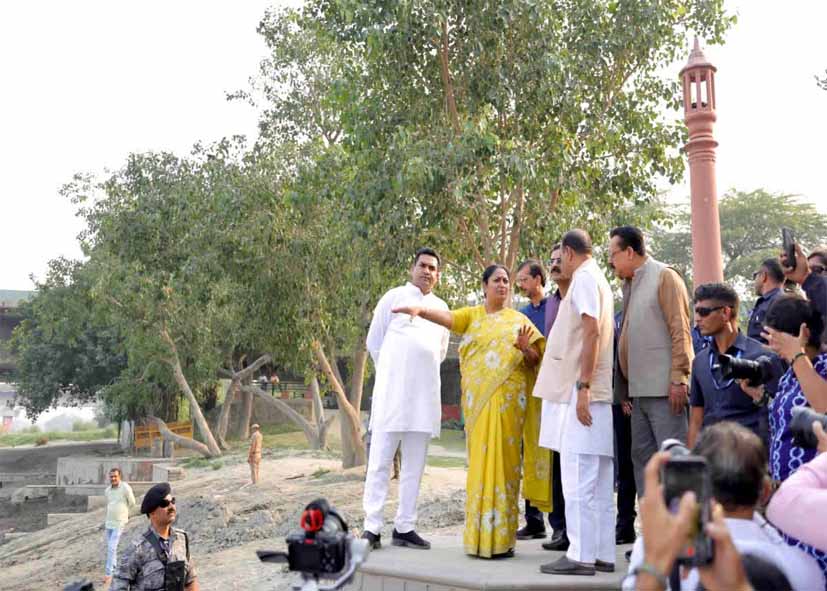 दिल्ली में छठ महापर्व की तैयारियां जोरों पर, मुख्यमंत्री ने घाटों का किया निरीक्षण, दीपावली की दी शुभकामनाएं