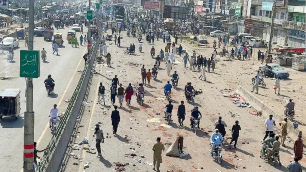 पाकिस्तान में भयंकर बवाल, TLP प्रदर्शनकारियों और सुरक्षाबलों के बीच हुई हिंसक झड़प; 10 से अधिक लोगों की गई जान