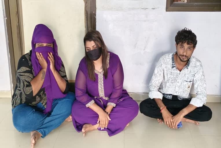 वन विभाग के रिटायर्ड अधिकारी हनीट्रैप में फंसे… होटल बुलाया, फिर 67 वर्ष के बुजुर्ग का बनाया Video