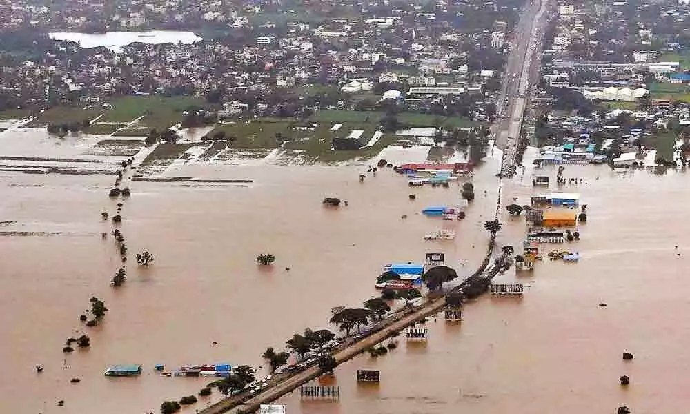 केंद्र सरकार ने जारी किया बाढ़ राहत पैकेज, कर्नाटक और महाराष्ट्र को दिए 1,950 करोड़ रुपये