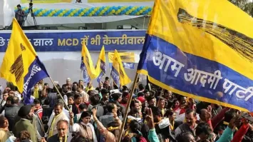 AAP को फिर बड़ा झटका, आठ पार्षदों ने पार्टी से दिया इस्तीफा