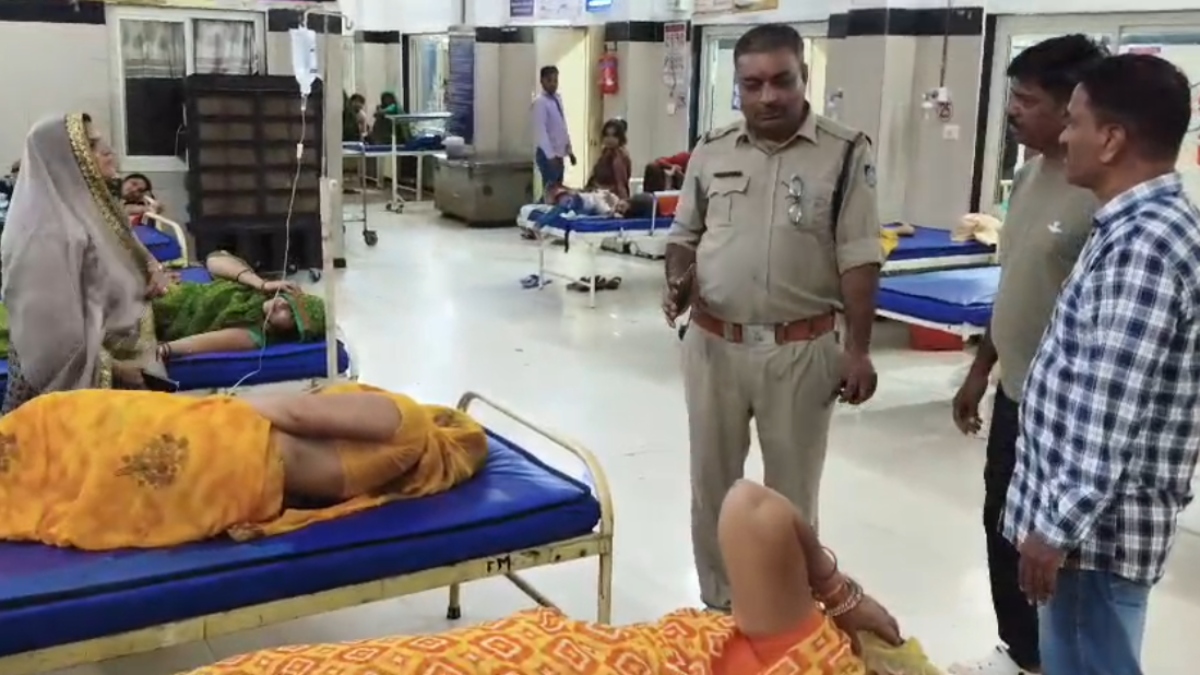 Ashok Nagar News: फलहार सामग्री खाने से एक ही परिवार के 5 सदस्यों की बिगड़ी हालत, उल्टी और चक्कर आने पर अस्पताल में कराया गया भर्ती 