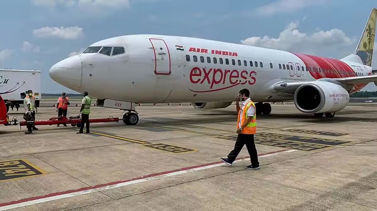 Air India: एअर इंडिया की फ्लाइट में आई तकनीकी खराबी, बीच रास्ते से वापस लौटा विमान, मुंबई में हुई इमरजेंसी लैंडिंग