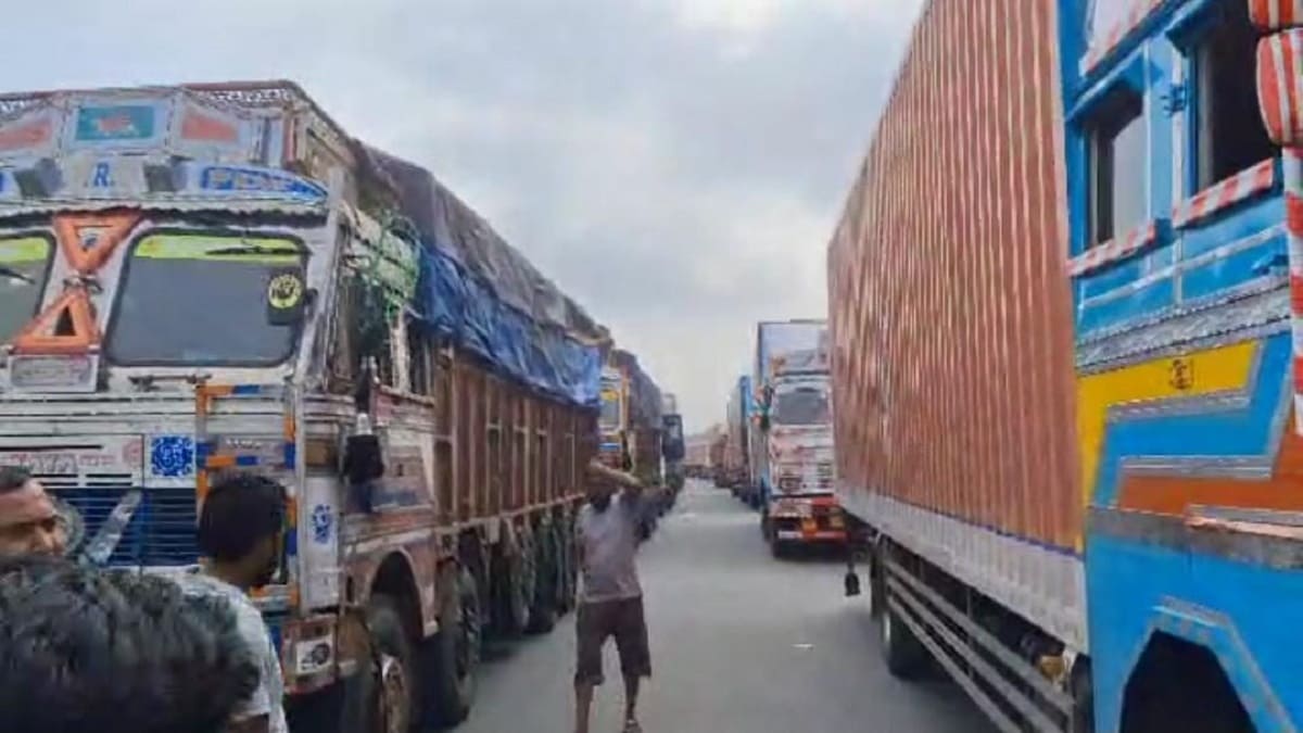 सासाराम में NH पर भीषण जाम, एक दिन से हजारों वाहन फंसे, NHAI पर उठे सवाल