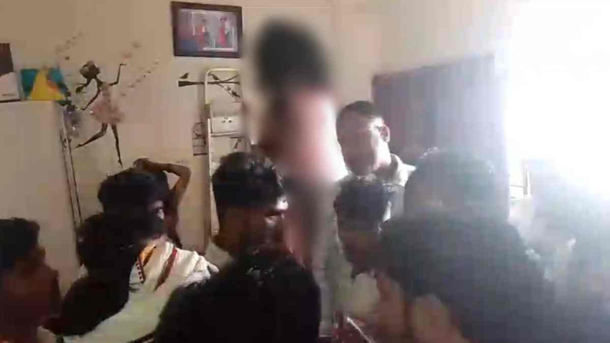 एक ही फंदे पर लटके मिले पति-पत्नी: किराए के मकान में फांसी लगाकर दी जान, वारदात से मची सनसनी 