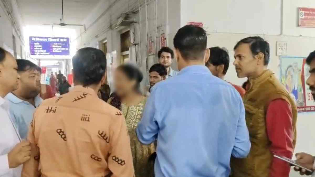 जिला अस्पताल में महिला का हाई वोल्टेज ड्रामा: सिविल सर्जन पर लगाया छेड़छाड़ का आरोप, बोली- घर बुलाकर…  