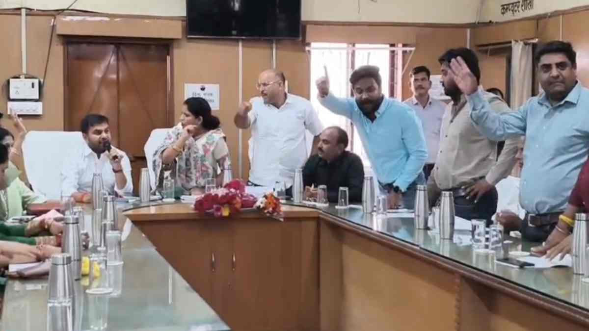 बीना नगर पालिका सभा में हंगामा: नगरीय विकास के मुद्दे एजेंडे से गायब, कांग्रेसी पार्षदों ने जताया विरोध