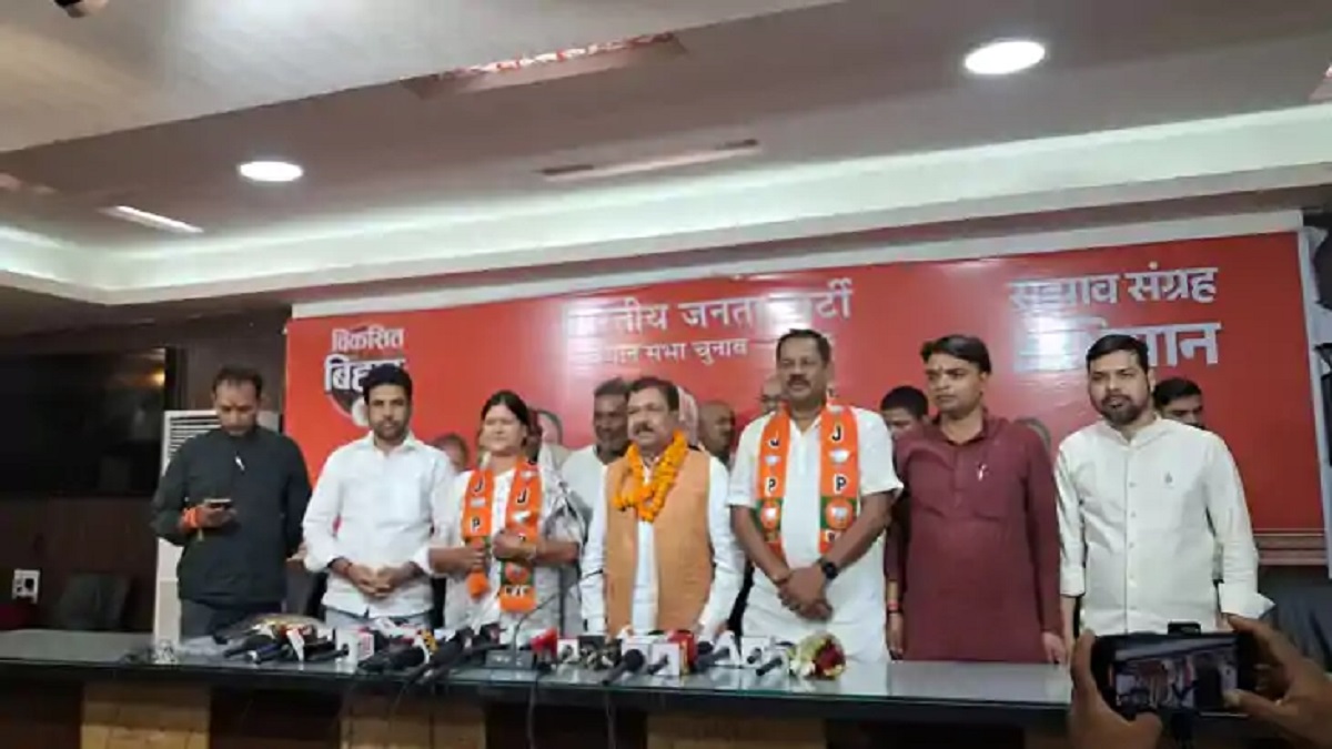 Bihar Elections 2025: दो बार के सांसद अजय निषाद की बीजेपी में वापसी, पत्नी ने भी ली सदस्यता, 2024 में कांग्रेस से लड़ा था चुनाव