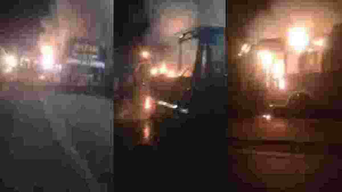 चलती बस में आग लगने से मची अफरा-तफरीः देर रात की घटना, सभी यात्रियों को सुरक्षित बाहर निकाला