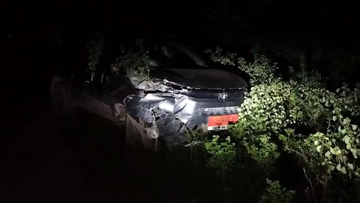 CG Road Accident: जिला पंचायत सदस्य की कार से भिड़ी बाइक, युवक ने अस्पताल में तोड़ा दम, कार सवार फरार