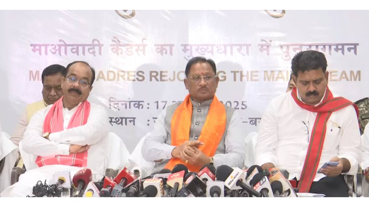 208 नक्सलियों का आत्मसमर्पण: सीएम साय बोले- नक्सलियों ने सरकार की पुनर्वास नीति पर जाताया भरोसा, अब विकास के पथ पर आगे बढ़ रहा बस्तर…
