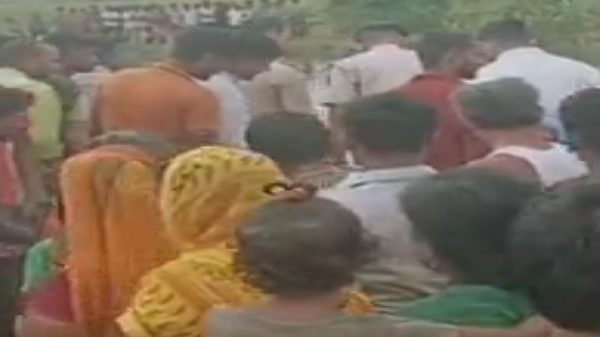 बेगूसराय में 13 वर्ष की लड़की का तालाब में मिला शव, परिजनों ने लगाया आरोप, मौके पर पहुंची पुलिस