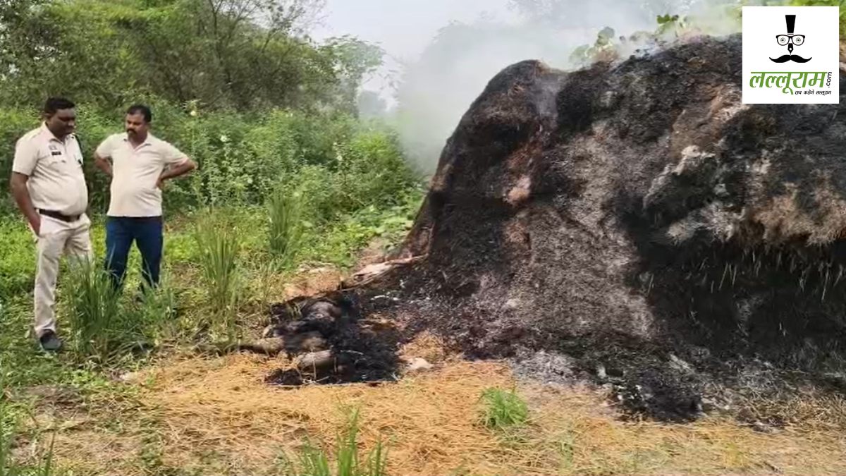 CG Crime News : पैरावट के ढेर में मिली युवती की जली हुई लाश, इलाके में फैली सनसनी