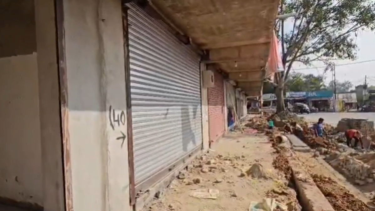 CG News : बीजेपी विधायक की बेटी समेत 12 दुकानों पर नगर पालिका ने जड़ा ताला, बकाया राशि वसूली को लेकर की गई कार्रवाई