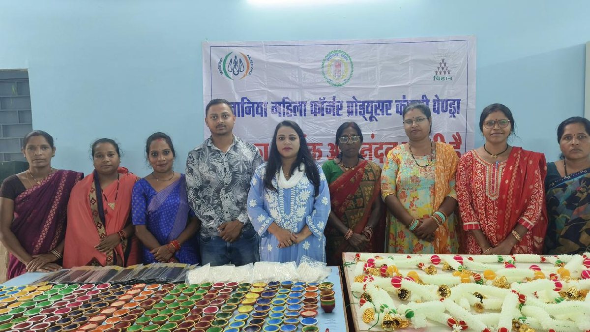 इस दिवाली पर महिला समूहों के बनाए मिट्टी के दीयों से रौशन होंगे घर, 1 लाख 11 हजार 500 रूपये की कर चुकी हैं बिक्री
