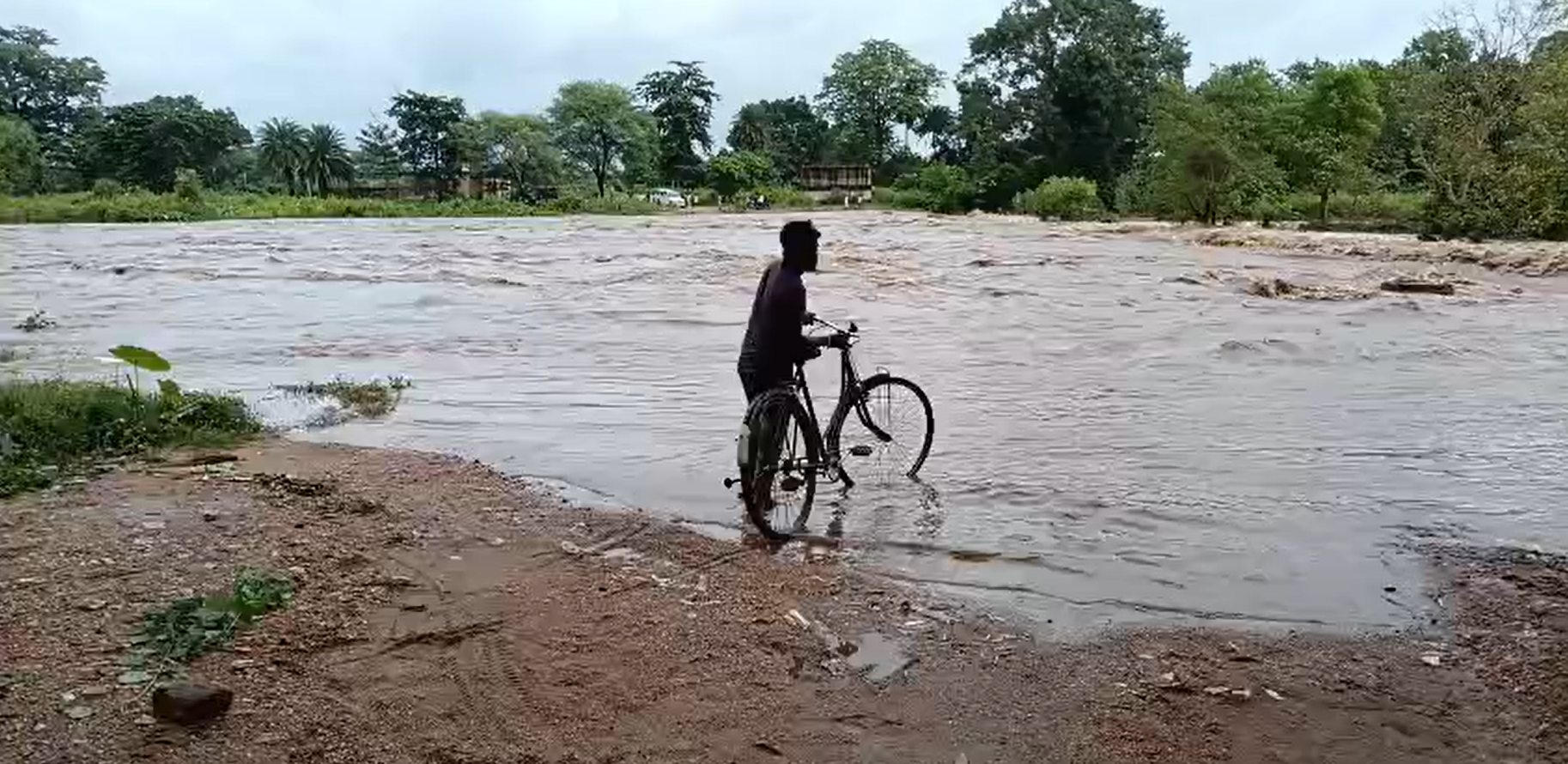 चक्रवात ‘मोन्था’ का कहर: बिहार में तेज बारिश, 26 जिलों में अलर्ट जारी